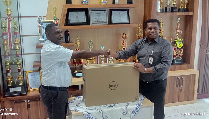 Bank Papua Bantu Lima Komputer, KUPT Samsat Manokwari Ucapkan Terimakasih