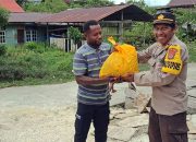 Kapolres Sorsel Salurkan Bantuan Sembako Korban Banjir di Kampung Keyen