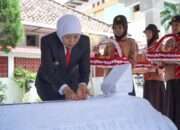 Khofifah Ziarah ke Makam Dr. Soetomo, Kobarkan Semangat Kebangkitan Nasional