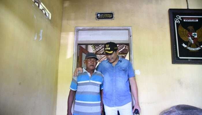 ‎Bupati Sidoarjo Sidak Rumah Tak Layak Huni di Desa Sebani Tarik, Komitmen Segera Perbaiki‎‎