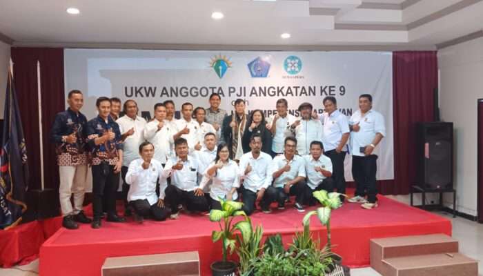 Bupati Indramayu Lucky Hakim resmikan UKW Anggota PJI ke-9