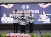 Anis Kartika Yuhronur Efendi, Ibunda PGRI Lamongan