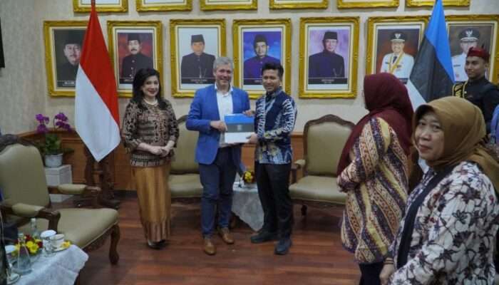 Estonia Lirik Kerja Sama Digital dengan Jawa Timur