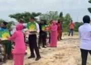 Hari Bhayangkara ke-79 Polres Lamongan Salurkan Bansos untuk Pemulung di TPA