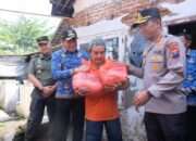 HUT ke-79 Bhayangkara, Rehab 10 Rumah Tidak Layak Huni di Sidoarjo
