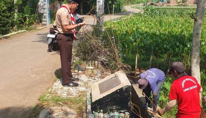 Jaga Kenyamanan dan Ketertiban, Lapas Batang Laksanakan Kegiatan Kebersihan Halaman Luar