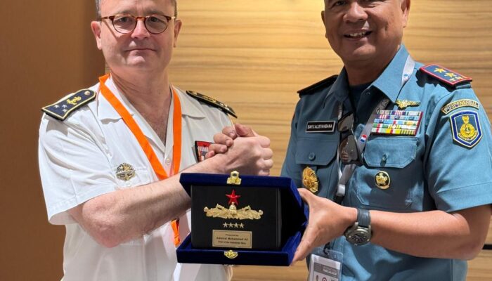 Komandan Puspenerbal Wakili Kasal CC Bilateral Kepada AL Perancis