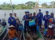 Peringati Hari Bhayangkara ke-79, Polairud Polresta Sidoarjo Bagikan Sembako untuk Nelayan di Tlocor Jabon