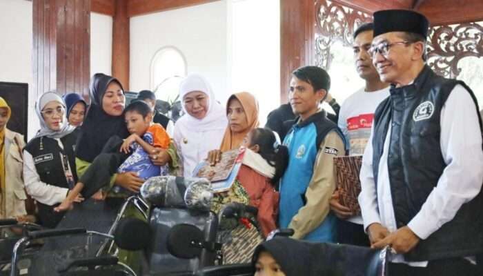 Gubernur Khofifah Salurkan Bantuan Senilai Rp6.371 di Kabupaten Pamekasan