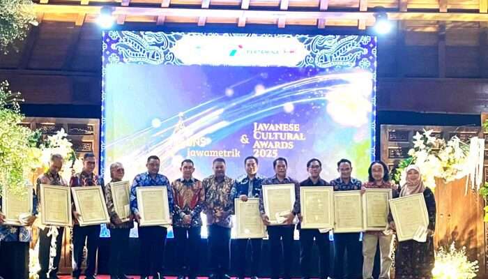 Unesa Terima Penghargaan UNS Jawametric 2025 dari Menteri Kebudayaan RI