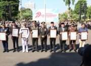 Kapolres Pelabuhan Tanjung Perak Ikuti Peringatan HUT Bhayangkara ke-79 di Balai Kota Surabaya