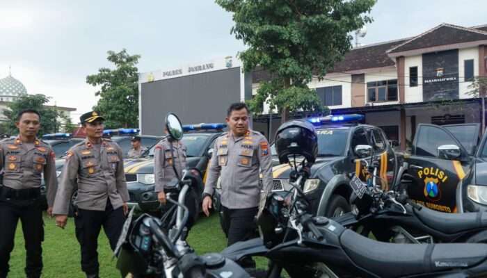 Kesiapan Pengamanan Pengesahan Warga Baru PSHT, Kapolres Jombang Periksa Kendaraan Dinas dan Kelengkapan