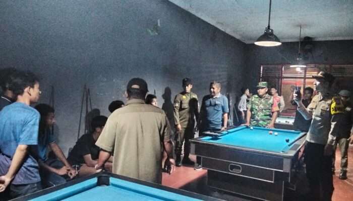 Razia Jam Malam 3 Pilar Kecamatan Gubeng Cegah Kenakalan Remaja