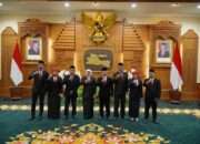 Gubernur Khofifah Lantik Tujuh Anggota KPID Jatim Periode 2025–2028
