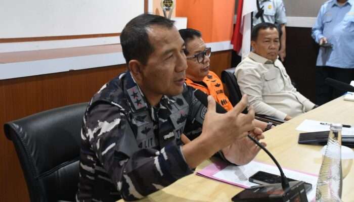 Pangkoarmada II Tegaskan Komitmen TNI AL dalam Pencarian KMP Tunu Pratama Jaya
