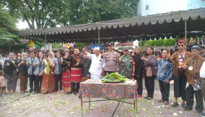 Tradisi Kirab Budaya dan Sedekah Bumi Ngesong RW 6 Kelurahan Dukuh Kupang Kecamatan Dukuh Pakis Kota Surabaya