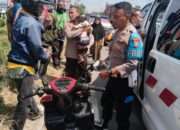 Kapolsek Taman Sigap Tangani Korban Laka Lantas di Jalan Raya Trosobo