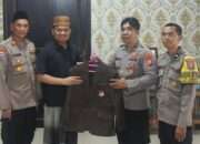Silaturahmi dan Sinergi : Polres Tanjung Perak Serahkan Jas Dai Kamtibmas di Ponpes Tarbiatul Ulum