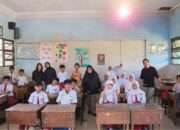 Fakultas Psikologi UHT Gelar Program Pengabdian Masyarakat melalui Psikoedukasi “Siswa Tangguh” untuk Persiapan SMP di SDN 245 Keputih