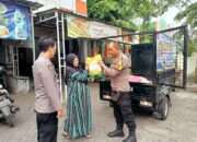 Bhabinkamtibmas Polsek Buduran Jemput Bola, Distribusikan Beras Murah Gunakan Motor Roda Tiga