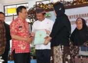 Utang Petani Eks Proyek PIR Dihapus, Gubernur Ahmad Luthfi Bagikan 1.065 Sertifikat Tanah