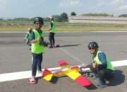 Perwira Skuadron Udara 700 Wing Udara 2 Puspenerbal Boyong Sejumlah Medali Cabor Aeromodelling