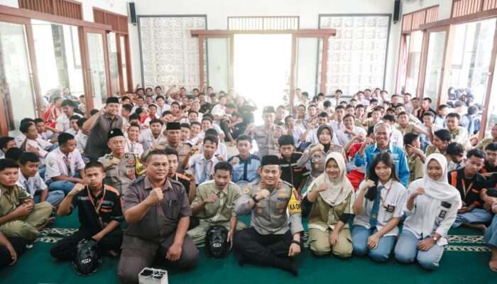 Kapolres Jombang Beri Penyuluhan kepada Pelajar : Imbau Tidak Ikut Demonstrasi dan Bijak Bermedsos