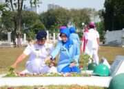 Jelang HUT TNl AL ke-80, Komandan Puspenerbal Ziarah Rombongan di TMP 10 November Surabaya