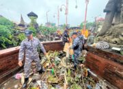 Aksi Cepat Tanggap Darurat, Prajurit Lanal Denpasar Bersama Masyarakat Atasi Bencana Banjir di Kota Denpasar