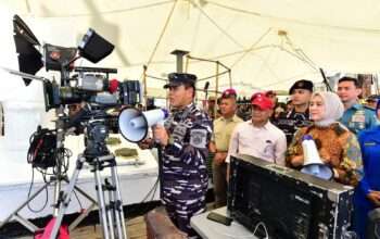 TNI Angkatan Laut Gelar Take Scene Pertama Film Berjudul The Hostage’s Hero di KRI Dewaruci Koarmada II