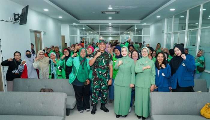 Kodam Brawijaya Gelar Baksos Penyuluhan dan Pemeriksaan Kesehatan untuk Driver Ojol Perempuan