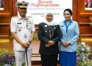 HUT Ke-80 Provinsi Jatim, Pangkoarmada II Dianugerahi Gubernur Jawa Timur “Lencana Emas Jer Basuki Mawa Beya”