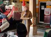 Tingkatkan Efisiensi Pertanian, Wabup Mimik Idayana Serahkan Bantuan Combine Harvester di Sukodono