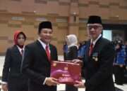 Bupati Serahkan Tanda Kehormatan Satyalancana Karya Satya