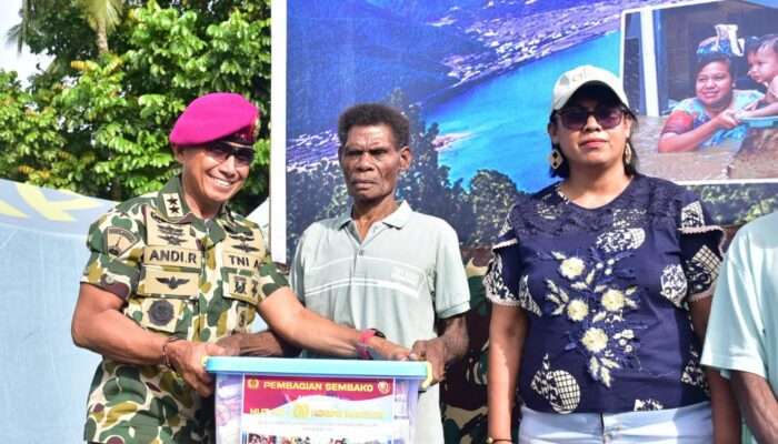 Semangat Delapan Dekade Pengabdian, Pasmar 3 Warnai HUT Korps Marinir dengan Bakti Sosial di Kampung Yeflio