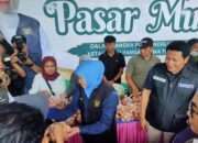 Bupati Sidoarjo Dampingi Gubernur Jatim Gelar Pasar Murah di Krian untuk Perluas Jangkauan Masyarakat Beli Sembako