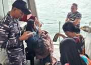 Aksi Cepat Tanggap Prajurit KRI HIU-634 Selamatkan Penumpang KM Jolor di Perairan Makassar