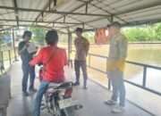 Polisi Beri Himbauan Keamanan kepada Operator Penyeberangan di Krembangan Taman