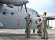 Pesud Casa 212 TNI AL Terlibat Pencarian Kapal Tenggelam di Laut Bawean