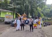 Polsek Krembung Amankan Persembahyangan Piodalan di Pura Penataran Agung Margo Wening