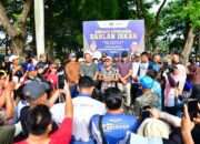 Senam Satu Jam Penuh Bersama Dahlan Iskan Ramaikan CFD Bundaran Gannet Puspenerbal Juanda