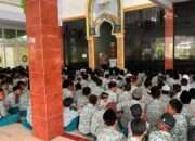 Polsek Krembung Sosialisasikan Keselamatan Berlalu Lintas kepada Pelajar SMPN 2 Krembung