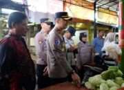 Kapolsek Taman Blusukan ke Pasar Sepanjang, Pantau Harga Sembako Jelang Nataru