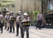 Kapolres Pelabuhan Tanjung Perak Pimpin Latihan Dalmas, Tunjukkan Empati pada Anggota