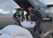 TNl AL Dukung Penanganan Bencana Alam Melalui Distribusi Logistik Udara di Aceh