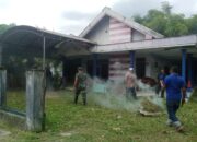 Babinsa Koramil Blega Gelar Bakti Sosial Bersihkan Rumah Lansia