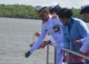 Kenang Kusuma Bangsa Laut Aru, Kodaeral XI Gelar Upacara Hari Dharma Samudera dan Tabur Bunga di Laut