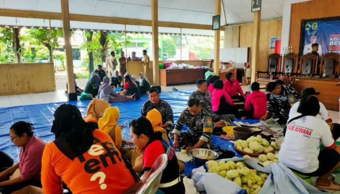 Respons Cepat Banjir Pati, Posal Juwana Terjunkan Personel di Dapur Umum dan Distribusikan Obat-Obatan
