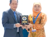 Gubernur Khofifah Raih Penghargaan Pembina Terbaik Pengelolaan Sampah Tahun 2026