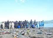 Nyatakan Perang Terhadap Sampah, Kodaeral IX Gelar Aksi Bersih Pantai Teluk Dalam Ambon